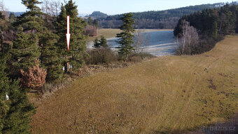 Šumava, pozemek 220 m2 s trampskou chatkou -glamping - 2