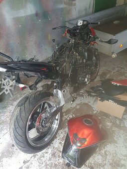 Prodám náhradní díly na Kawasaki Z 1000, r.v. 2007 - 2009 - 2