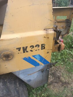 Smykový nakladač CATERPILLAR - 2