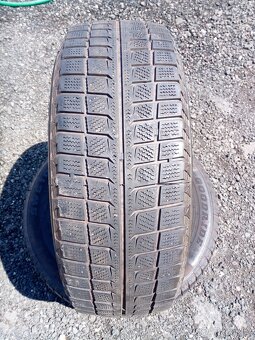 K prodeji 2 ks zimních pneu rozměr 205/60 R 16 - 2