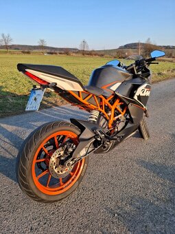 KTM RC 125 r. 2015 - 2
