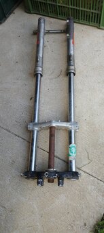 Přední vidlice na soutěžní nebo terénní motocykl - 2
