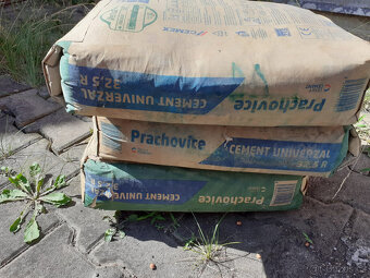 7x 25kg Cement 32,5R - zvlhlý - 2