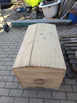 DŘEVĚNÁ TRUHLA-SLEVA - 2