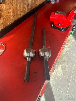 Predné poloosi z Nissan Patrol Y61 - 2