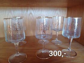 Sada různých skleniček - 2