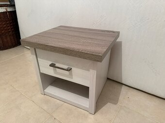 Postel s roštem, matrací 90x200 a nočním stolkem - 2