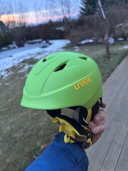 Zelená dětská helma Uvex 52-54 - 2