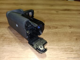 Sony - bateriový grip - 2