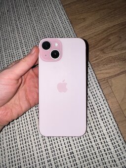 iPhone 15 růžový 128gb - 2