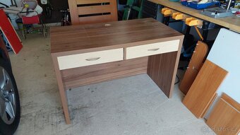 Pracovní stůl - 2