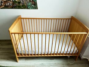 dřevěná dětská postýlka - 2