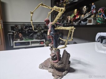 Socha Spider-Man - infinity WAR - Diamond Select - 2