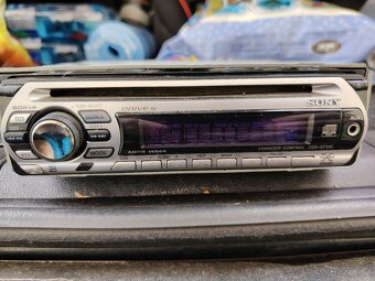 Autorádio Sony CDX-GT310 - 2