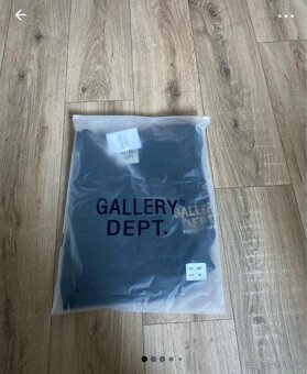 Gallery dept tričko - 2