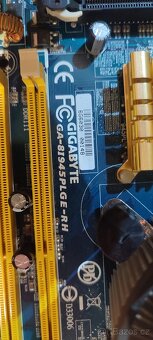 Deska Gigabyte GA 8I945 PLGE-RH - 2