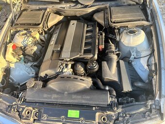 BMW motor M54B30 nahradni dily z motoru - 2