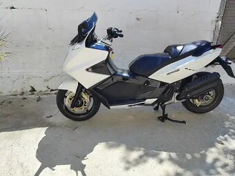 Gilera GP 800.   2010.  41000 km - 2