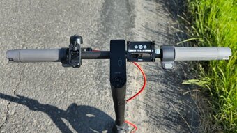 Elektrokoloběžka Xiaomi Scooter 4 Pro 2nd Gen - 2