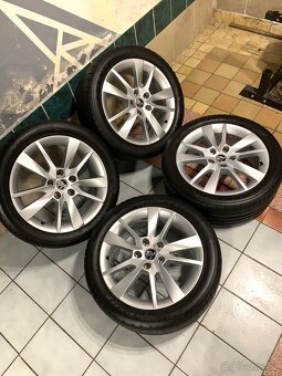 Alu kola Škoda R17 5X112 LETNÍ PNEU 225/45 R17 TOP STAV T - 2