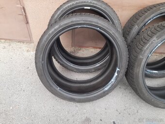 Zimní pneu 225/40 R18. - 2