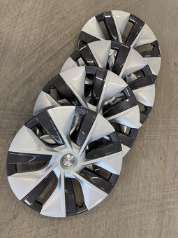 Tesla Model Y Poklice 19' - 2