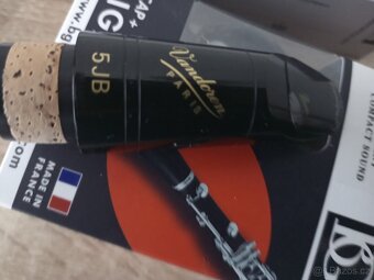 Prodám hubicí na B Klarinet Vandoren 5JB nová - 2