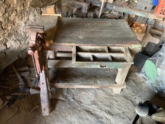 Kovářský svěrák se stolem - 2