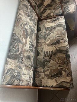 Prodám kuchyňský stůl s rohovou lavicí a dvěma židlemi - 2