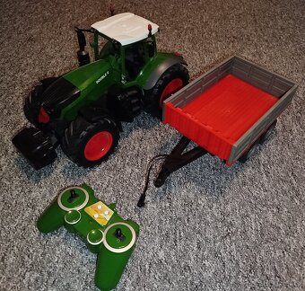RC model traktoru - 2