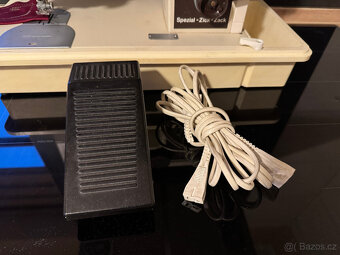 Šicí stroj Victoria Detmold kovový - 2