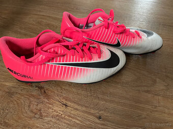 Dívčí kopačky vel EUR 37,5 - 2