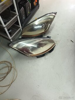 Predni svetla c4 grand picaso 2008 - 2