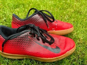 Sálovky Nike vel.34 - 2