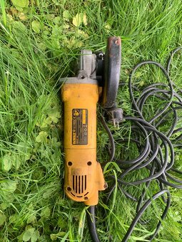 bruska dewalt D 28141 , 1400w, poškozená - 2