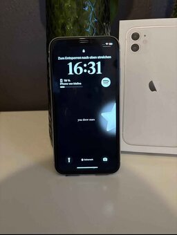 iPhone 11, bílý, 128 GB zachovalý - 2