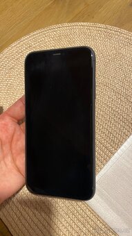 iPhone 11 64GB černý, pěkný stav - 2