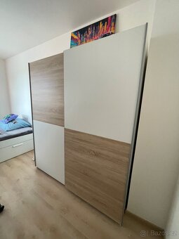 Skříň s posuvnými dveřmi - 2