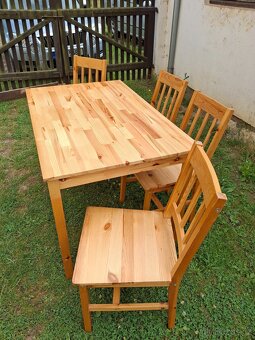 Dřevěný stůl a 4 židle - 2