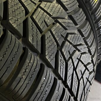 Zimní pneu 225/45 R18 95V Hankook 5mm - 2
