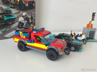 Lego City 60319 Hasiči a policejní honička - 2