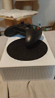 Xbox Series S + ovladač - 2