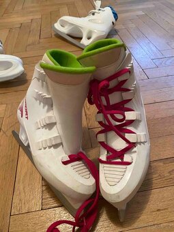 Prodám lední dámské brusle vel.37 - 2