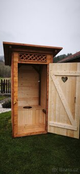 Dřevěný záchod - 2