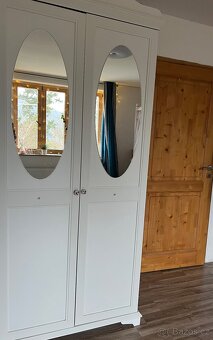 Prodám postel a skříň - 2