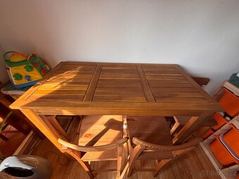 Barový stůl a čtyři židle - 2