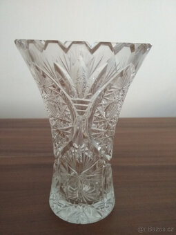 skleněná broušená vázička - 2
