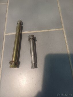 Ocelove kotvici hmozdinky - 2