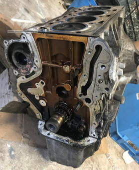 Blok válců s písty + klikovka, motor BLF 1.6 FSi 16V - 2