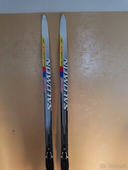 Prodám pěkné juniorské běžky SALOMON 151cm dlouhé. - 2